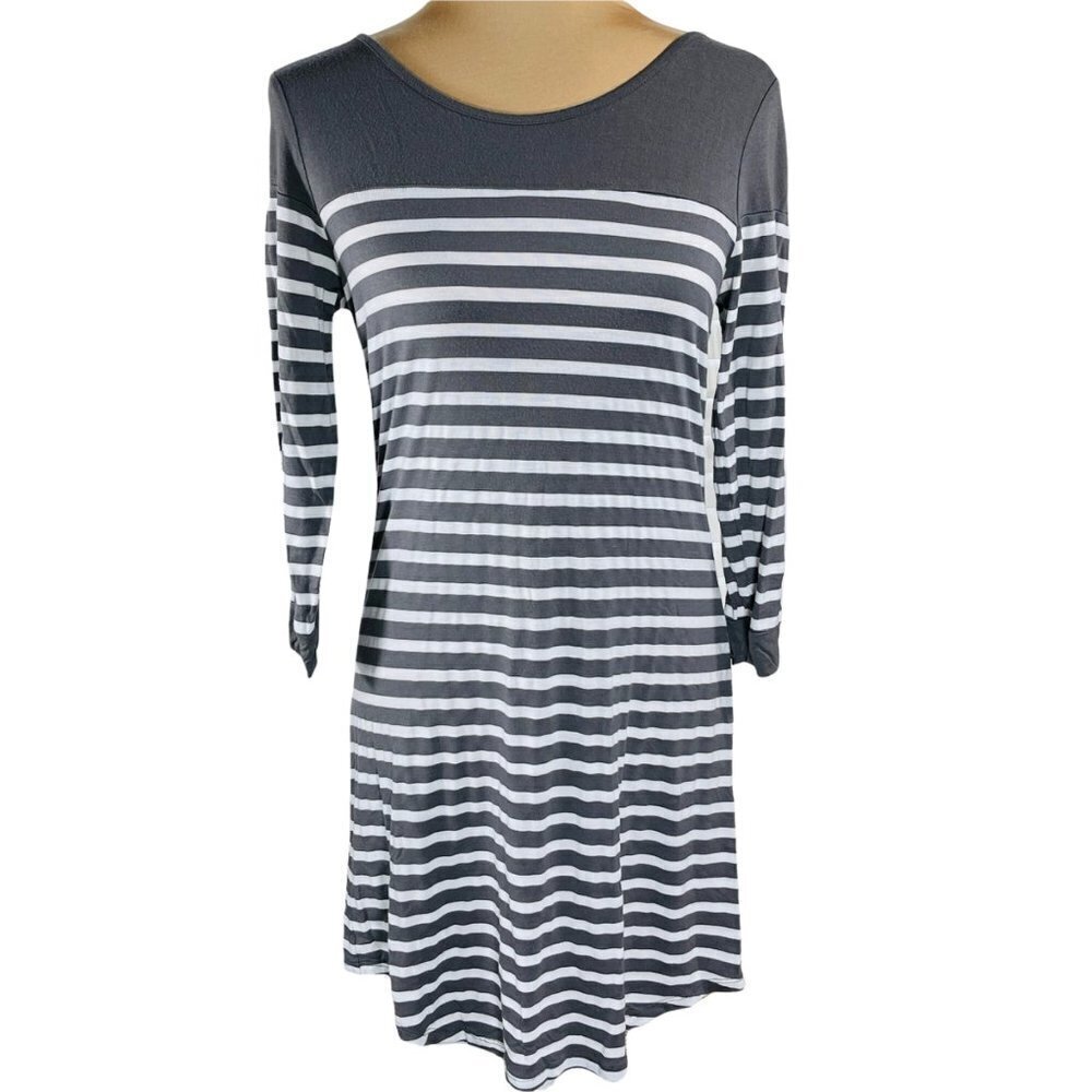 Charming Charlie Gray White Stripe Long Sleeve Crewneck Long-Line Tunic M